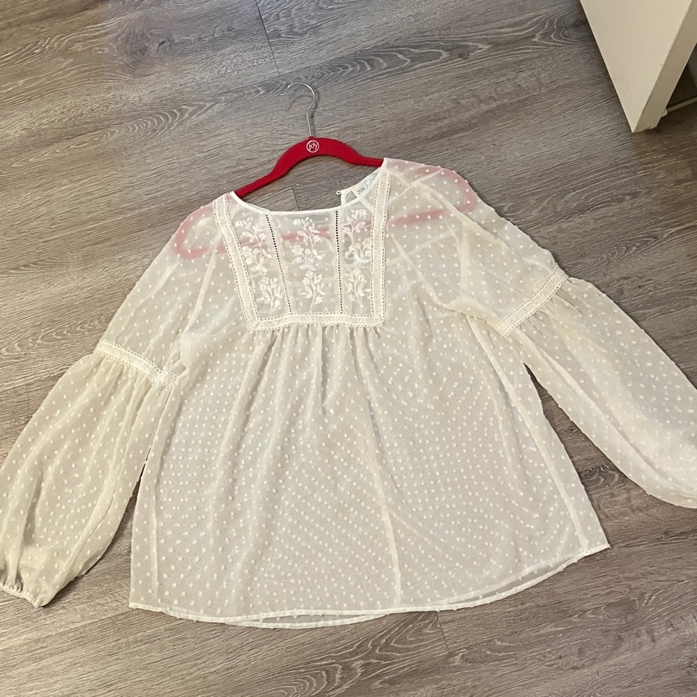 Elegant White Embroidered Women's Top
